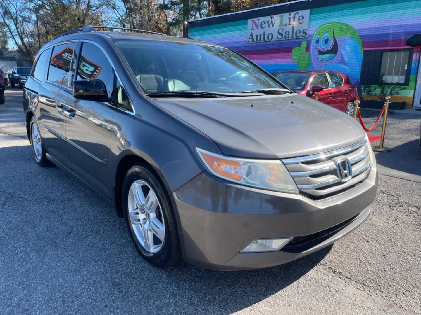 2013 GRAY HONDA ODYSSEY TOURING (5FNRL5H91DB) with an 3.5L engine, Automatic transmission, located at 5103 Dorchester Rd., Charleston, SC, 29418-5607, (843) 767-1122, 36.245171, -115.228050 - Photo#0